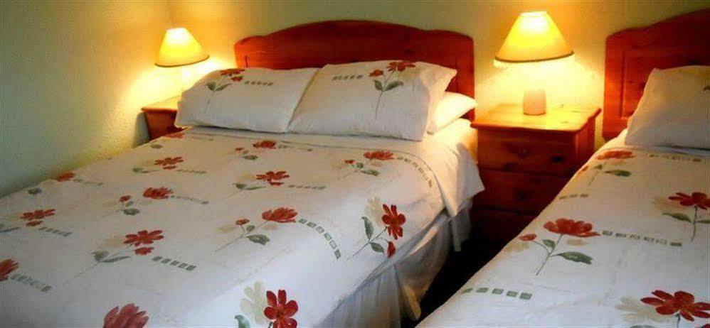 Villa St.John B&B アスローン エクステリア 写真